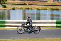 Vintage-motorcycle-club;eventdigitalimages;mallory-park;mallory-park-trackday-photographs;no-limits-trackdays;peter-wileman-photography;trackday-digital-images;trackday-photos;vmcc-festival-1000-bikes-photographs